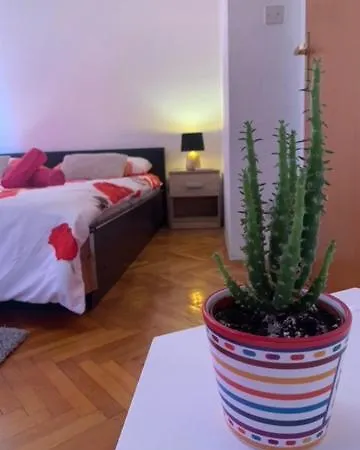 Soba Sa Vlastitom Kupaonicom * Poreč